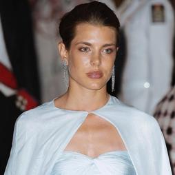 Cuando Carlota Casiraghi no vest&iacute;a de Chanel: de su primer vestido de Dior a la mini falda de Saint Laurent de su boda