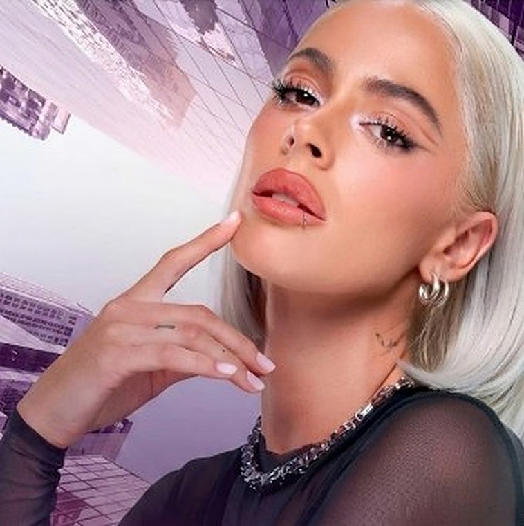 Si buscas una base de maquillaje de larga duración y resistente al agua, no te pierdas la Maybelline Superstay mate