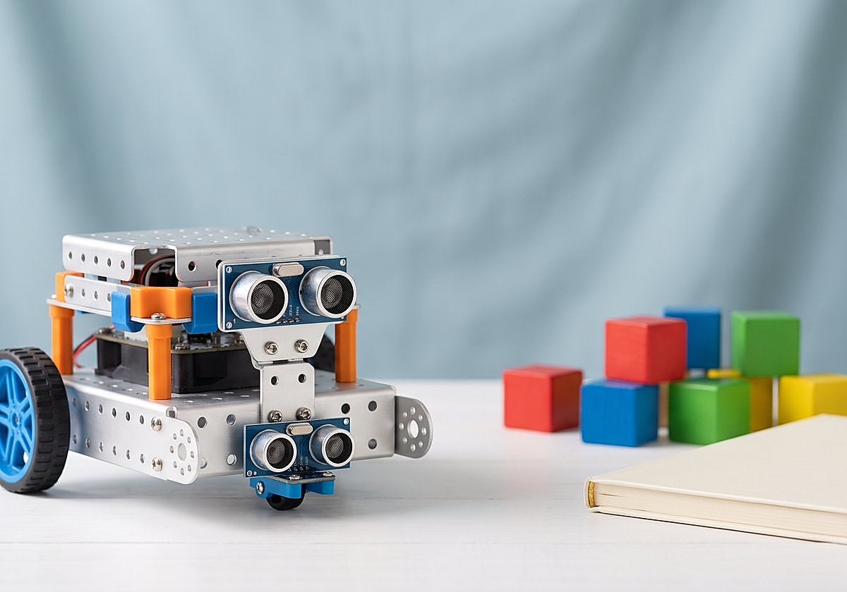 Aprende a programar desde cero con el robot educativo Makeblock mBot
