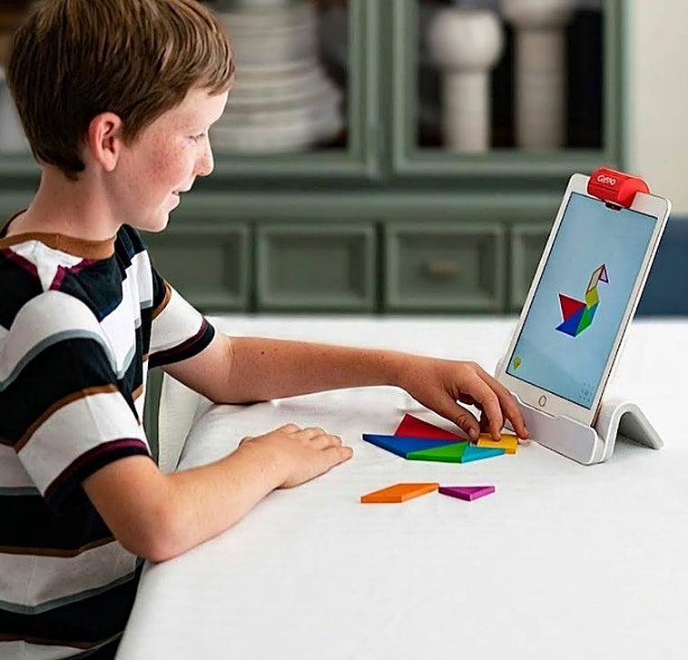 Si quieres que tu hijo aprenda de forma entretenida, el paquete Osmo Genius para iPad es para ti