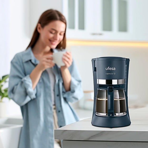 Analizamos la cafetera de goteo Ufesa Capriccio 12, ideal para hogares y pequeñas oficinas que buscan capacidad y facilidad de uso