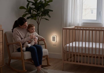 La luz nocturna para bebés que se enchufa directamente a la pared y permite regular el brillo con un simple toque