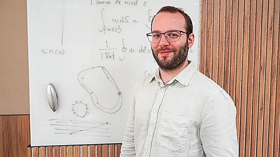 El murciano tras una de las soluciones matemáticas del milenio: «Hay que replantear cómo se atribuye el reconocimiento»