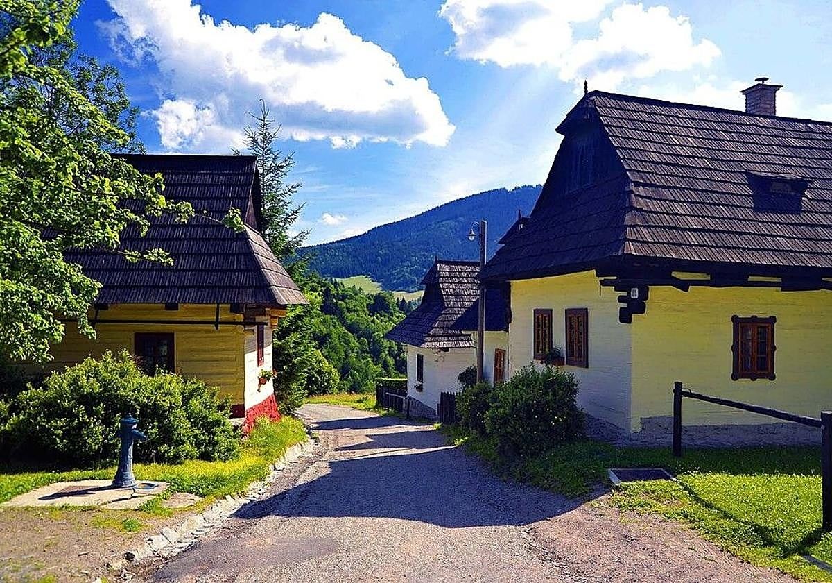 Foto de la aldea eslovaca de Vlkolínec, que quiere dejar de ser Patrimonio Mundial.