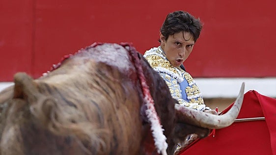 Reencuentro de Roca Rey con sus incondicionales de Pamplona