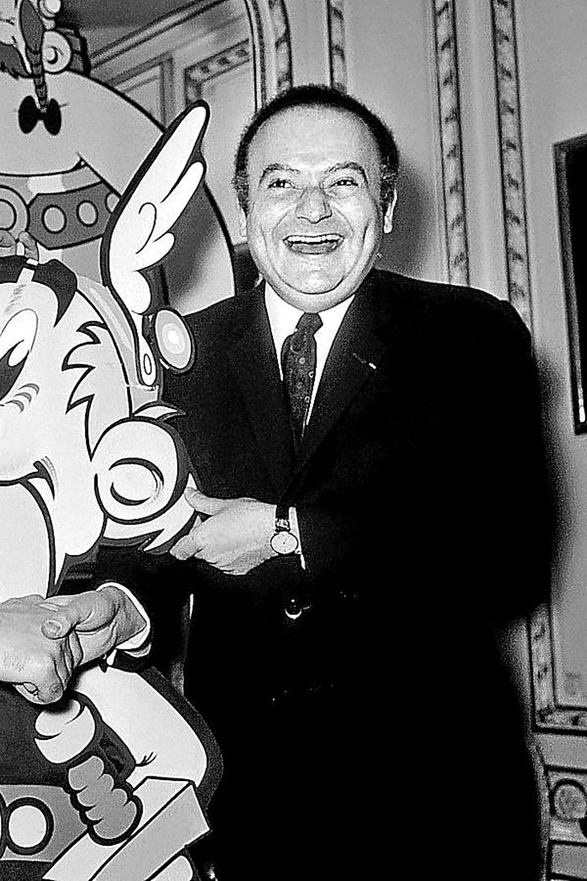 El dibujante Albert Uderzo (izq.) y el guionista René Goscinny (dcha.) junto a sus criaturas Astérix y Obélix en 1967.