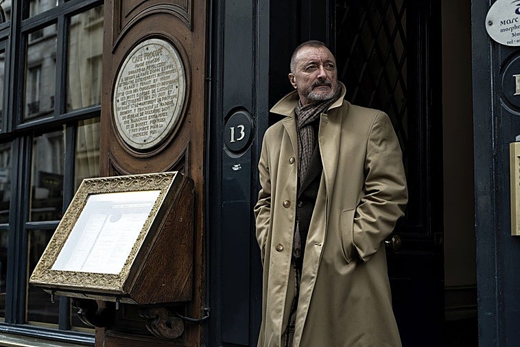 Pérez-Reverte se despide de los lectores de XLSemanal tras 33 años ininterrumpidos