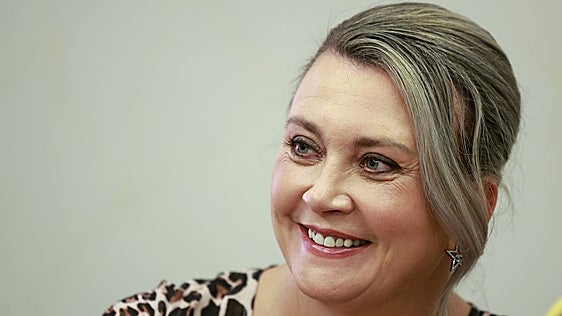 «Me siento muy orgullosa de ser la que mejor mata», se ufana Camilla Läckberg