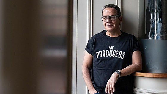 Àngel Llàcer: «Prefiero no saber quién es el asesino porque yo también juego a 'Una fiesta de muerte'»