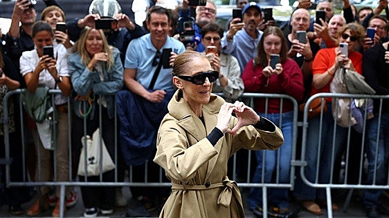 El fervor por Céline Dion invade París ante su retorno a los escenarios