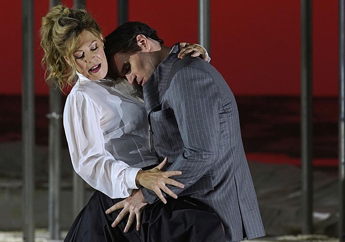 Sondra Radvanovsky (Manon Lescaut) y Michael Fabiano (Renato Des Grieux)