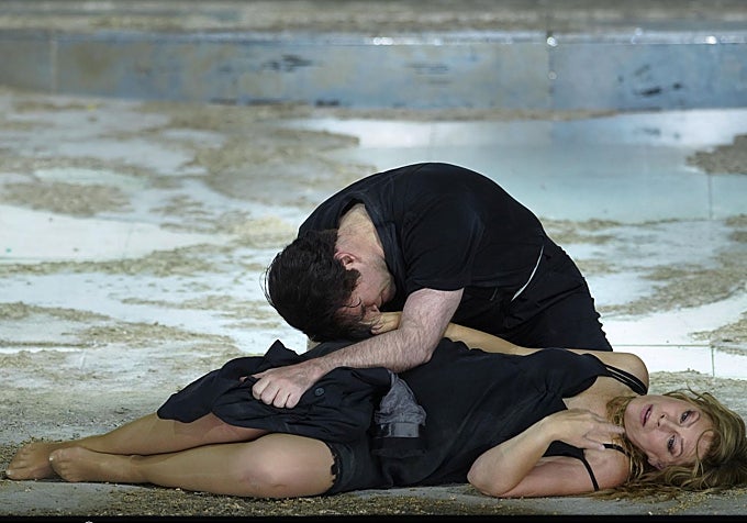 Sondra Radvanovsky (Manon Lescaut) y Michael Fabiano (Renato Des Grieux) en el acto final