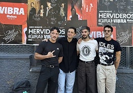 Los componentes de Arde Bogotá posan en la sala La Riviera de Madrid.
