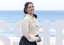 La actriz Adriana Ugarte posa este miércoles en el 74 Festival de Cine de San Sebastián, donde ha presentado 'Primeras imágenes de Sira'.
