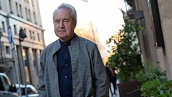 John Banville cancela su presencia en un festival de Granada por el «boicot» a una escritora argentina