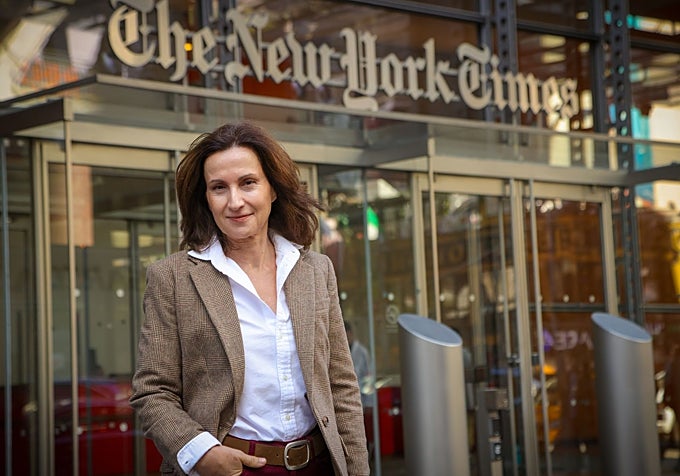 Sánchez-Garnica ante la nueva sede de The New York Times en Manhattan