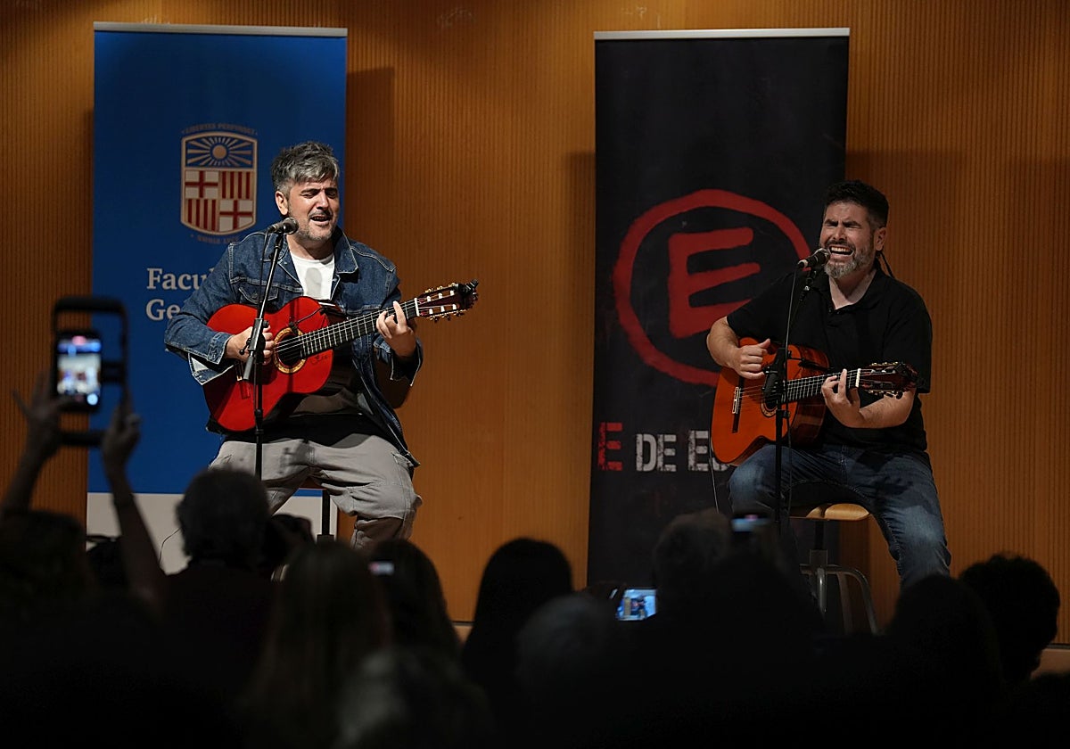 David y José Muñoz, Estopa, durante la presentación de 'La maketa'.