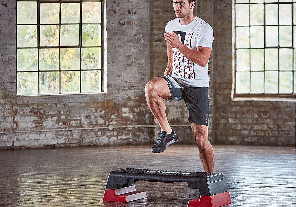 Mejora resistencia, coordinación y fuerza con la plataforma de step regulable de Reebok