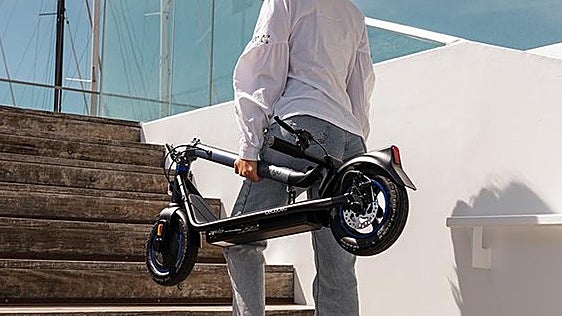 Este patinete eléctrico sube cuestas, se pliega y es perfecto para moverse por ciudad porque tiene 20 km de autonomía