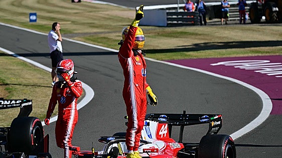 Hamilton se luce ante sus fieles