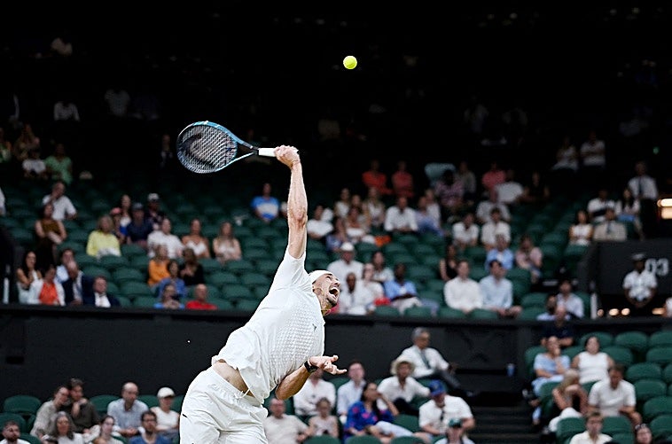 Zverev se queda a un paso de los cuartos antes del toque de queda