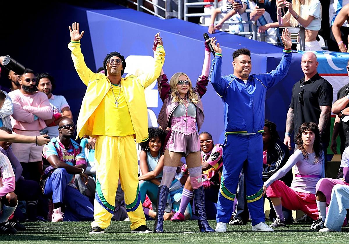 Dünya Kupası finalinde ilk ABD gösterisi: Ronaldinho ve Ronaldo'yla birlikte direksiyonda Madonna, Shakira, Justin Bieber…