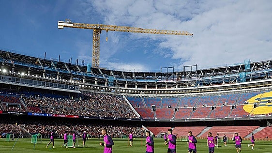 Muere un trabajador en el primer accidente mortal en las obras del nuevo Camp Nou
