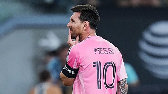 Messi vuelve al ruedo tras la muerte de su padre
