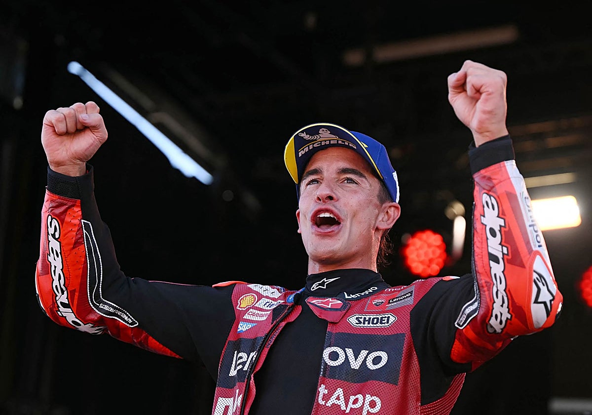 Los Márquez frenan la euforia de Bezzecchi y las Aprilia