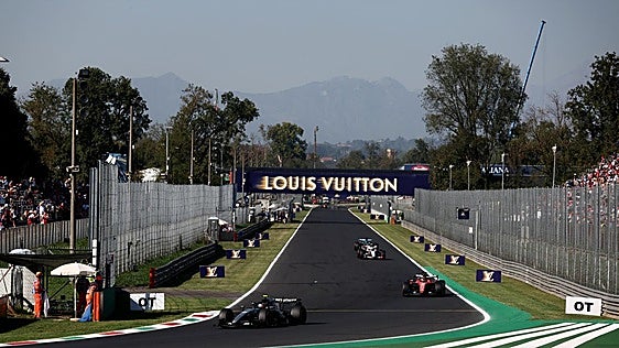 Entre Ferrari y Mercedes anda el juego