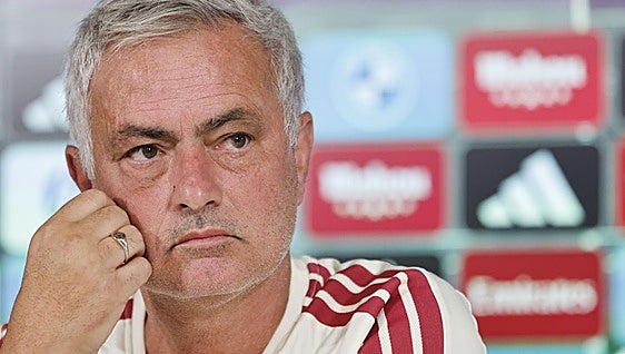 Mourinho quiere al Vinicius de febrero y lanza un dardo: «¿Ninguna pregunta sobre los penaltis? Es extraño, ¿no?»