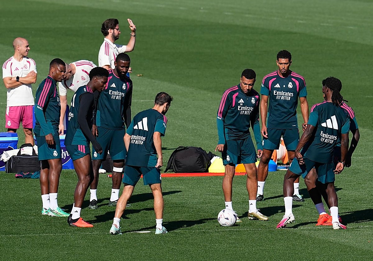El Real Madrid, durante el entrenamiento previo al duelo ante el Elche.