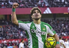 Ez Abde celebra un gol con la camiseta del Betis