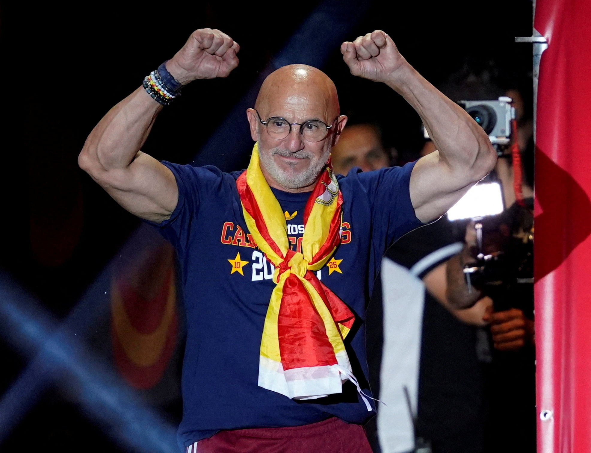 Luis de la Fuente celebra la segunda estrella de la selección española.