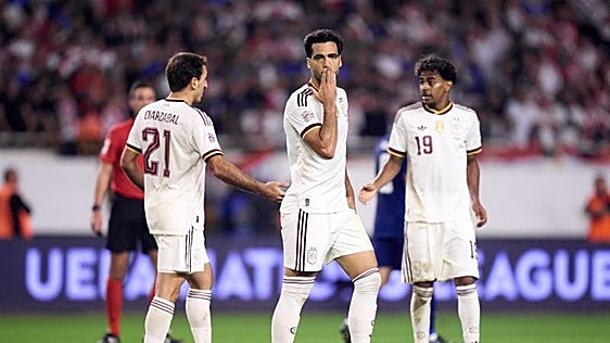 A grandes males, Mikel Merino