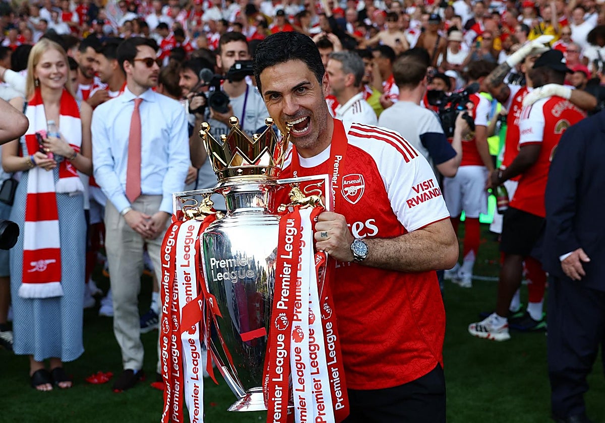 Mikel Arteta, el día que levantó la Premier League.