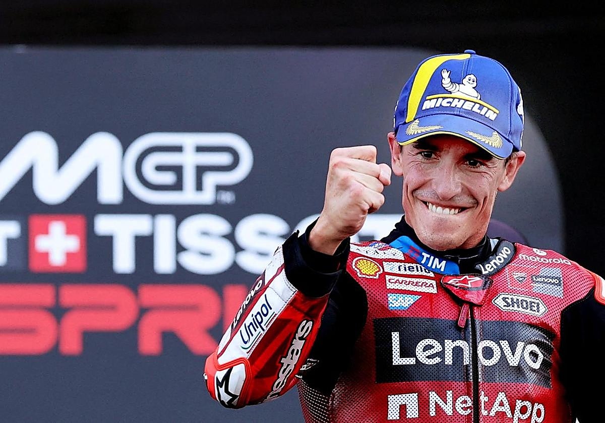 Marc Márquez celebra tras ganar la carrera sprint.