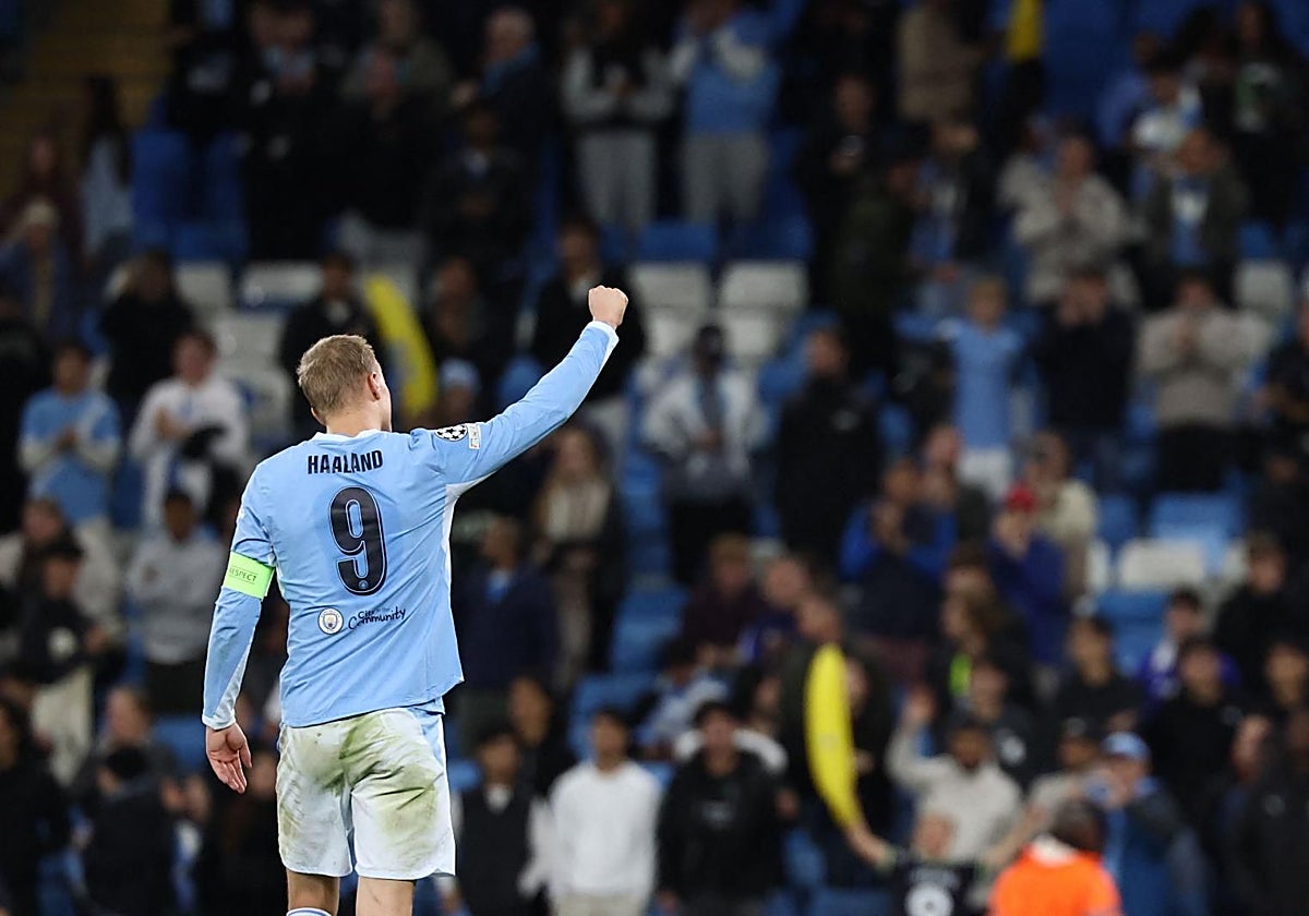 Erling Haaland celebra uno de sus dos goles ante el PSG.