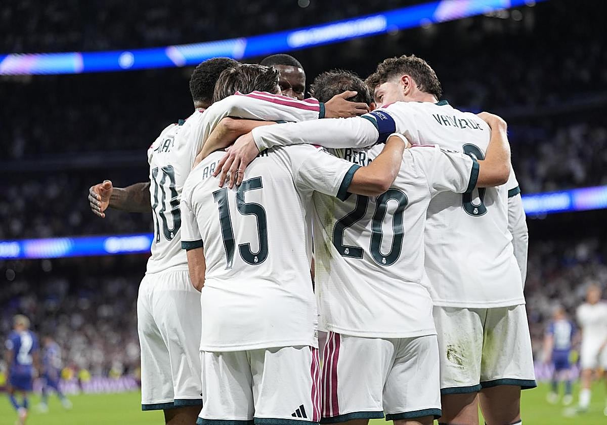 Los jugadores del Real Madrid celebran uno de los goles ante el Leipzig.