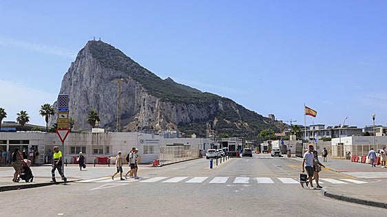 Hacienda saca a Gibraltar de la lista de paraísos fiscales tras 35 años e incorpora a Rusia