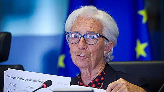 Lagarde apunta que el BCE puede subir tipos «sin la preocupación de provocar tensiones financieras»