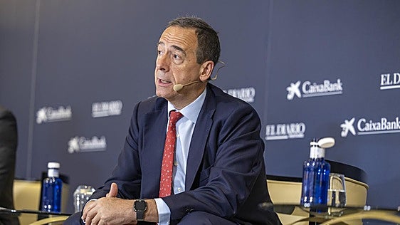 CaixaBank gana un 8,5% más hasta los 3.202 millones pero mantiene previsiones