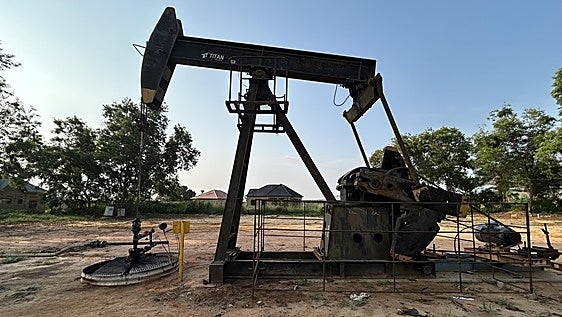 El petróleo se dispara más de un 7% tras la amenaza de Trump de responder «con fuerza» al ataque de Irán