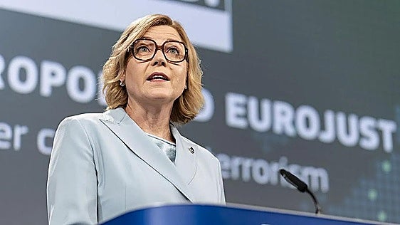 Bruselas lanza una licitación para establecer hasta siete gigafactorías de IA en Europa