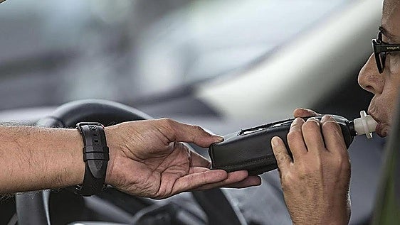 Le despiden por dar positivo en un control de alcoholemia mientras trabajaba y recibe 102.911 euros de indemnización: es improcedente