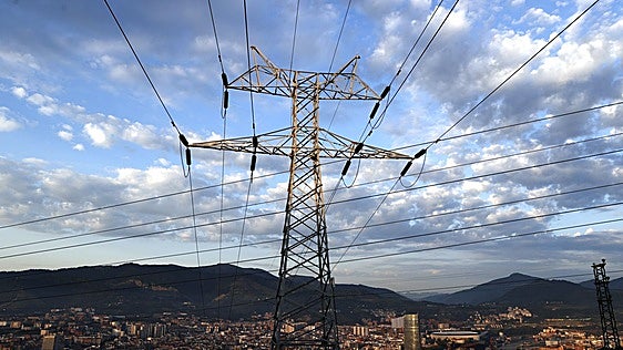 El precio de la luz encara los 100 euros en septiembre y la energía vuelve a apretar a los hogares
