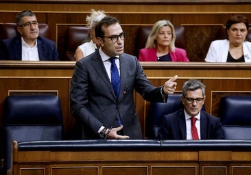 El ministro de Economía, Carlos Cuerpo, inteviene en la sesión de control.