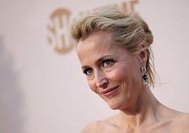 Gillian Anderson posando durante la premiere de 'La Primera Dama' en Los Angeles, 2022.