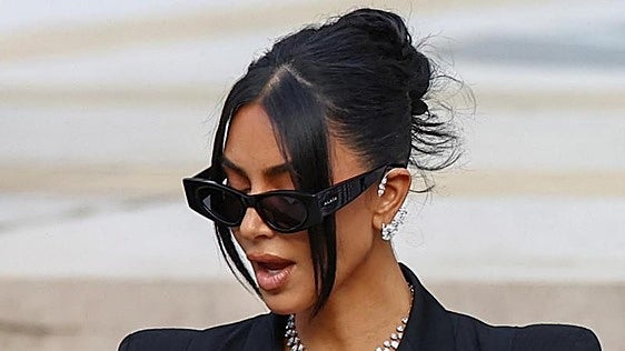 Kim Kardashian recibe un euro por el robo de sus joyas en París hace diez años