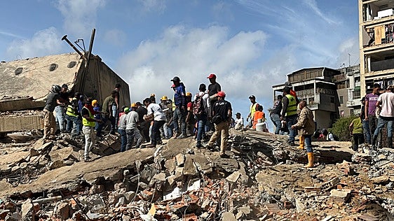 Una mujer da a luz entre los escombros tras los terremotos de Venezuela